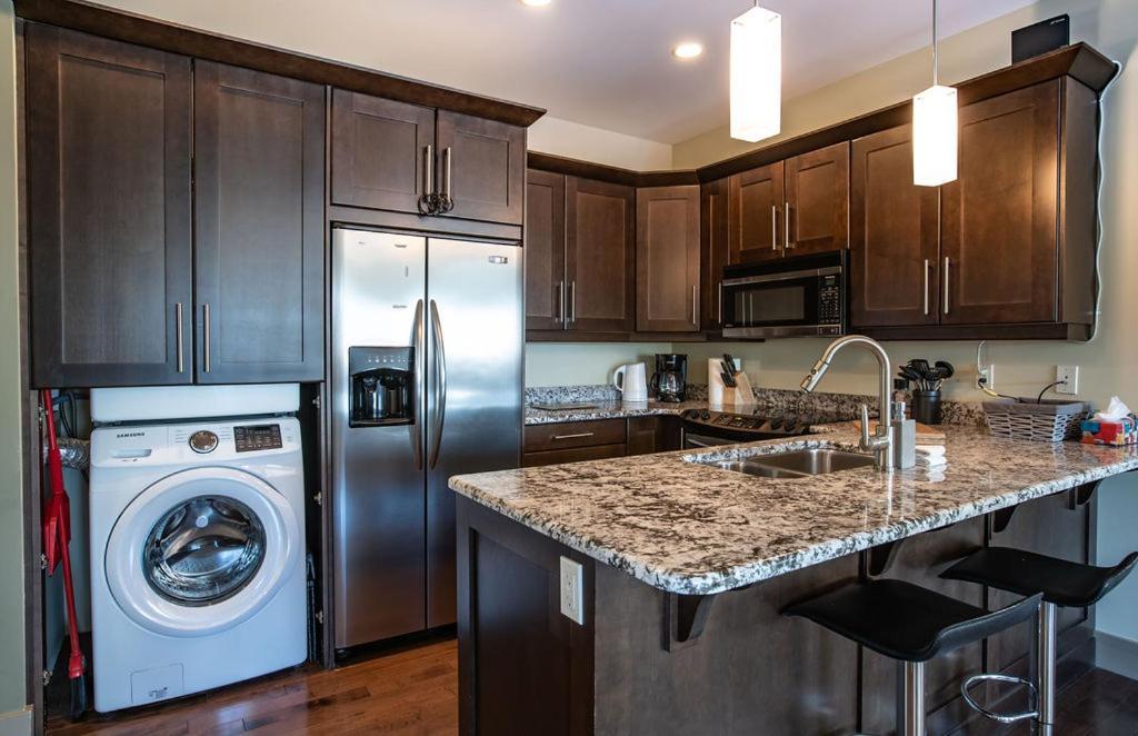 Selkirk Snug By Revelstoke Vacations Apartment Ngoại thất bức ảnh