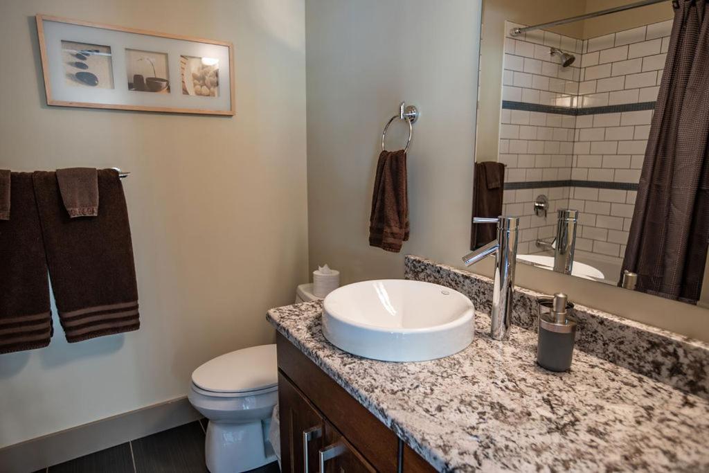 Selkirk Snug By Revelstoke Vacations Apartment Ngoại thất bức ảnh